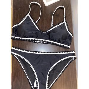 Black bikini